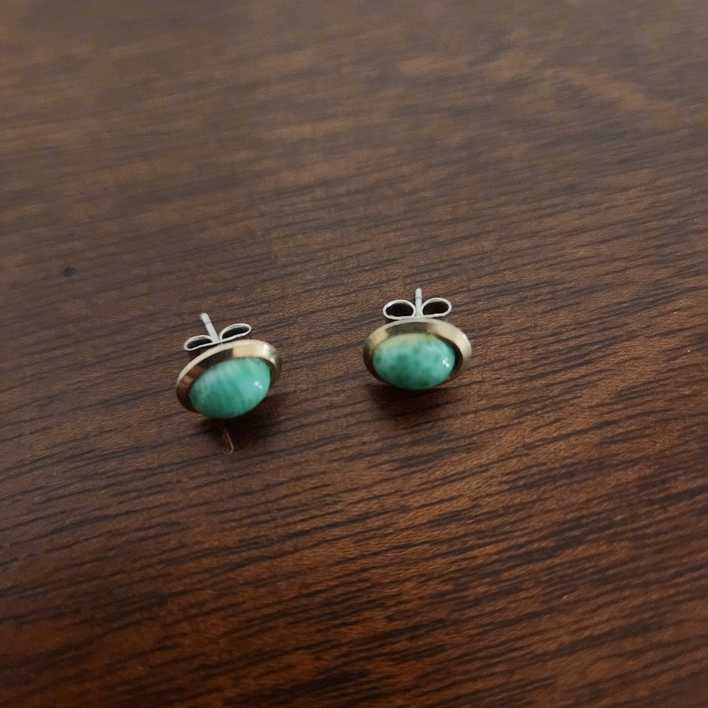 💎Elegant Gold and Green Stud Earrings